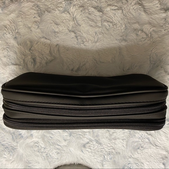 Dior makeup travel case - Picture 3 of 4